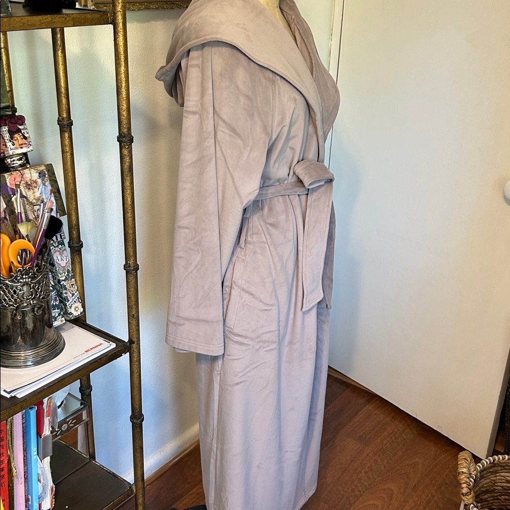 Barefoot Dreams Luxe Chic Soft Taupe Pinkish Robe with Hood - Picture 2 of 9